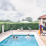 House Mellifera 4* Razvode