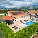 House Mellifera 4* Razvode