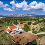 House Mellifera