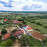 Guest house House Mellifera Razvode