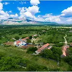 House Mellifera 4*