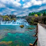 Guest house House Mellifera 4*