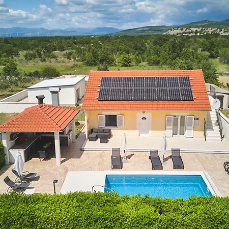 Guest house House Mellifera