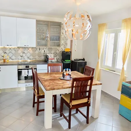 House Mellifera Πανσιόν 4*