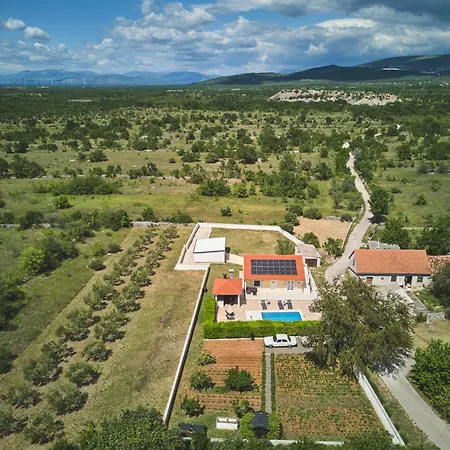House Mellifera Πανσιόν Razvode