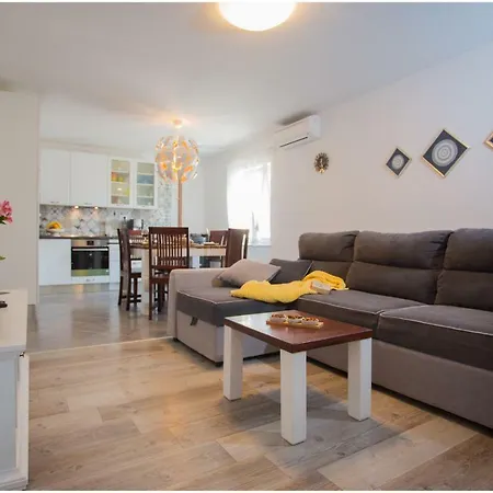 Konukevi House Mellifera 4*