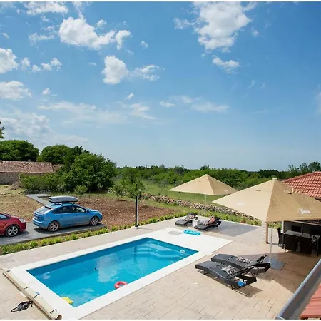 House Mellifera 4* Razvode