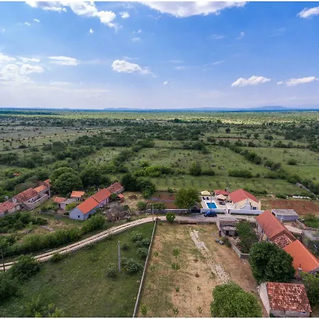 House Mellifera 4*