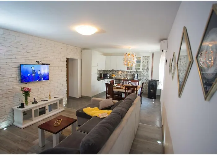 House Mellifera Pensión Razvode