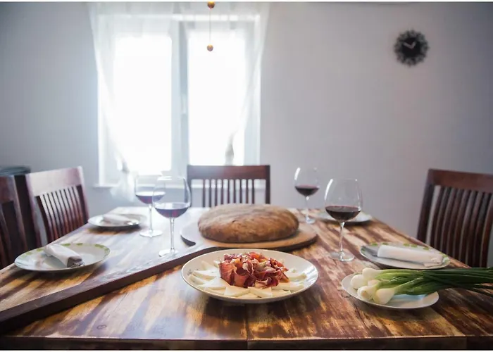 House Mellifera Pensión 4*